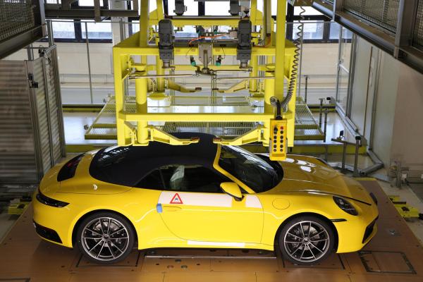 photo of Porsche Lets Buyers Watch Their 911 Or 718 Getting Built image