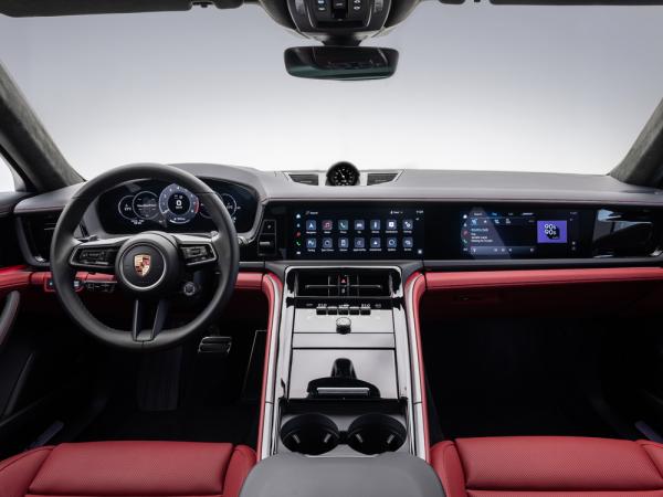 This is what the new cockpit in the new Panamera looks like.