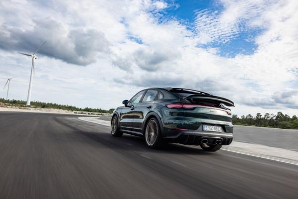 photo of Porsche increases deliveries for the first half year by 31 percent compared to 2020 image