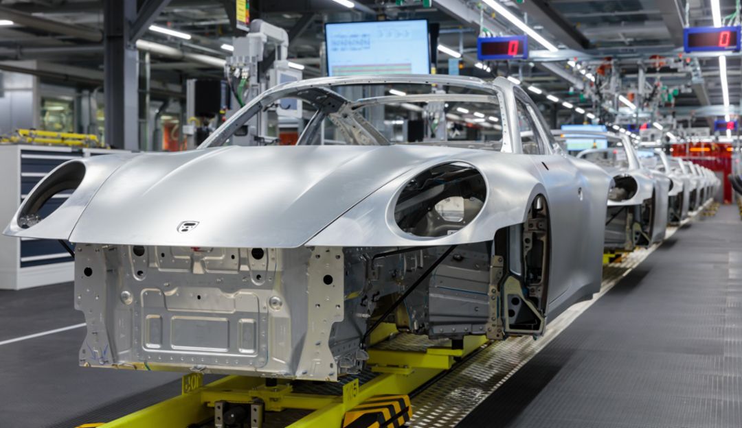 photo of Porsche stops production due to the coronavirus image