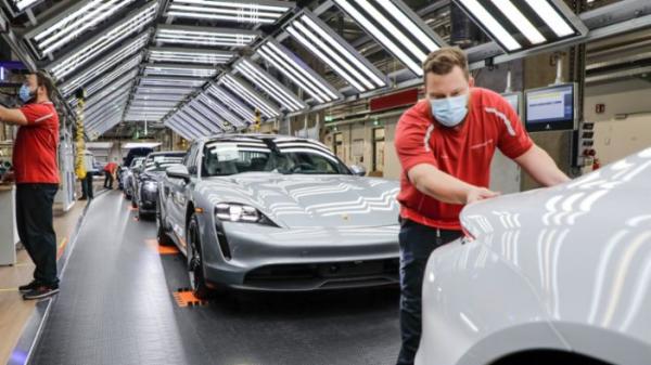 photo of Porsche is manufacturing sports cars again image