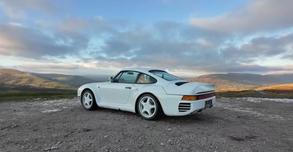 Watch Chris Harris Fall In Love With the Porsche 959