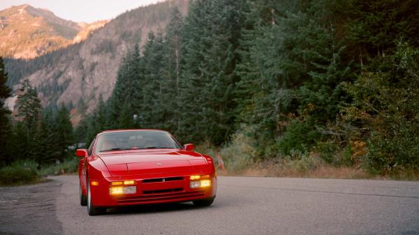 Cars On Film: 1986 Porsche 944 Turbo