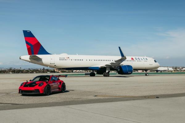 Delta is Using a 911 GT3 RS at LAX to Shuttle Passengers with Tight Connections