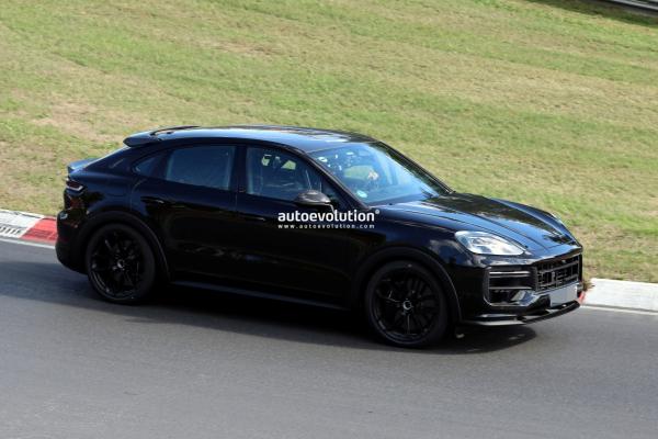 Spy Photos: 2028 Porsche Cayenne Turbo…