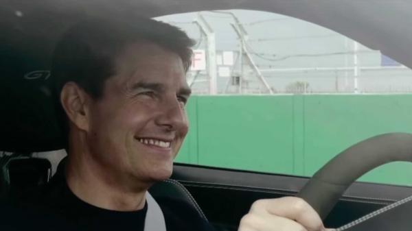 photo of Tom Cruise Channels Top Gun For Thrilling Video With Porsche 911 GT3s image